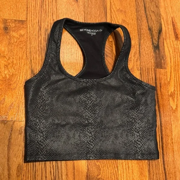 Beyond Yoga Black Viper First Class Cropped Tank Built In Sports Bra - Picture 2 of 5